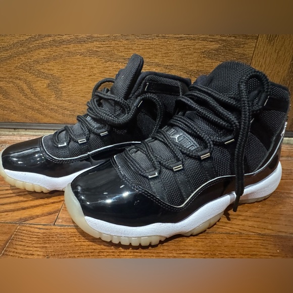 Jordan Kids Sneakers Black White Red - Picture 12 of 15